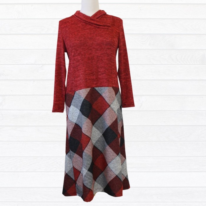NOUVEAUTÉ | Robe adaptée à manches longues à haut rouge uni et bas à carreaux