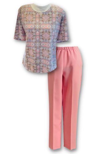 Haut pastel avec pantalon adapté rose